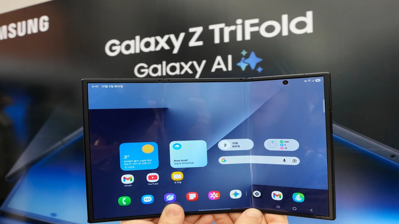 أسباب خلف قرار سامسونغ التراجع عن إصدار هاتفها ثلاثي الطيات المرتقب